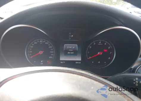 2018 Mercedes-Benz C 300 4Matic z USA, uszkodzony, nr VIN 55SWF4KB4JU248039